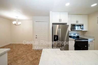 Main picture of 747 S Extension Rd