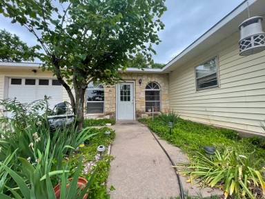 Main picture of 106 W Burris Rd