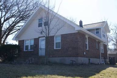 Main picture of 1006 W Broadway
