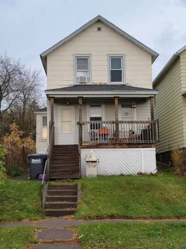 Main picture of 13 E 8th St
