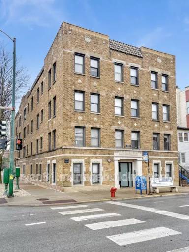 Main picture of 2959 N Damen Ave