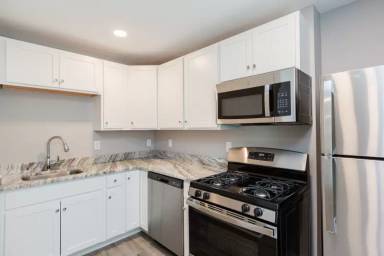 Main picture of 218 W King St