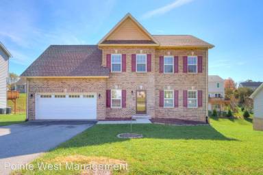 Main picture of 15 Siena Dr