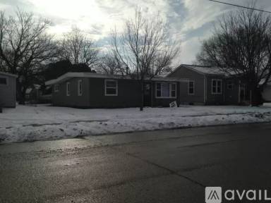 Main picture of 207 25th St SW