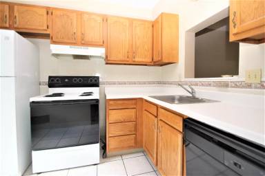 Main picture of OXFORD COURT APARTMENTS