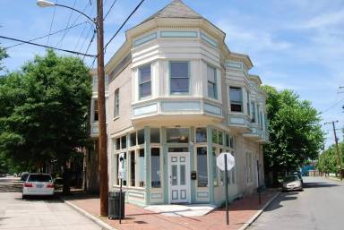Main picture of 300 W Clay St