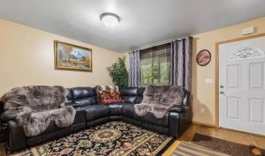 Main picture of 1631 W Vaunda Ave