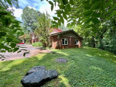 Main picture of 250 Pincushion Ln