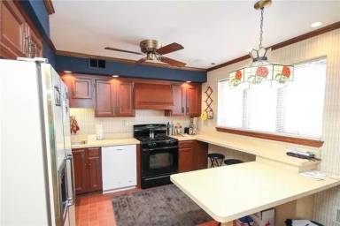 Main picture of 2420 E Carson St