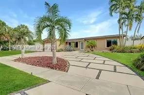 Main picture of Pembroke Lakes