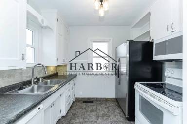 Main picture of 423 11th St SE