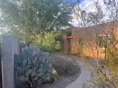 Main picture of 2110 N Bell Ave