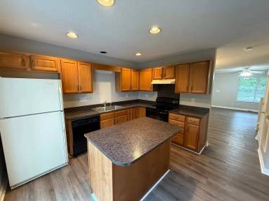 Main picture of 3111 Summercroft Ln