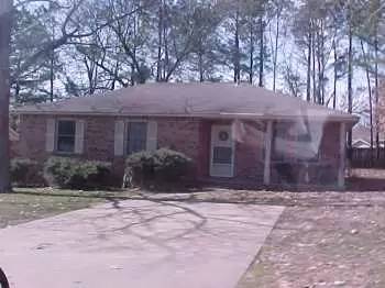 Main picture of 305 Lake Dr