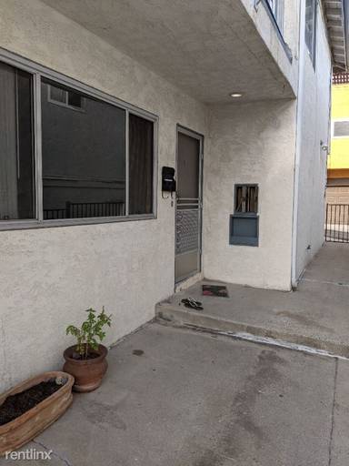 Main picture of 1009 E Grand Ave