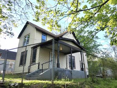 Main picture of 3828 E 11th St