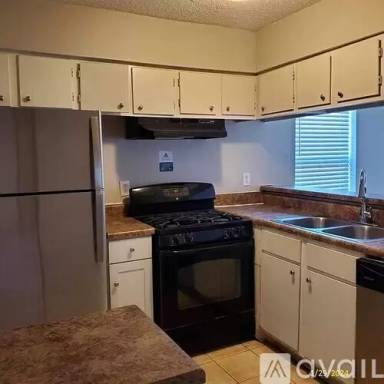 Main picture of 2024 Oak Park Ln