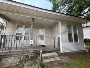 Main picture of 320 W Duffy St