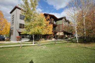 Main picture of 645 Woodland Pl
