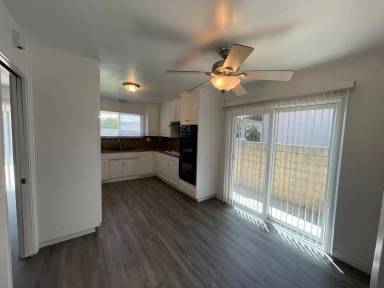 Main picture of 3870 Wisteria St