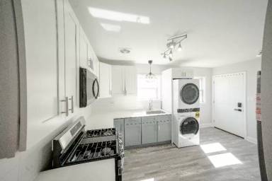 Main picture of 2242 N Lavergne Ave
