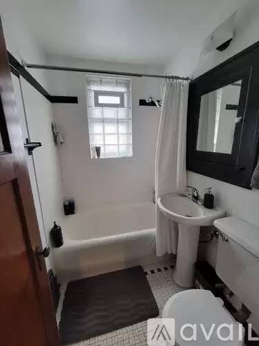 Main picture of 1428 S 89th St