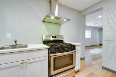 Main picture of 5002 E Washington St
