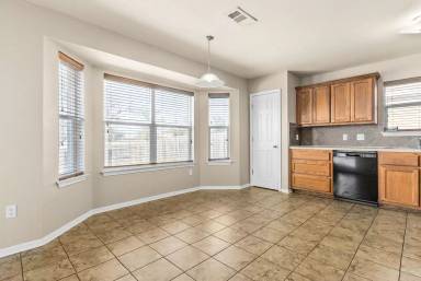 Main picture of 3408 Logsdon St