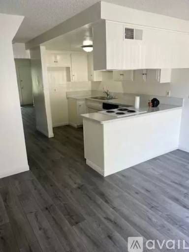 Main picture of 750 W Bonita Ave