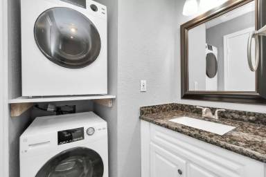 Main picture of 728 Bering Dr
