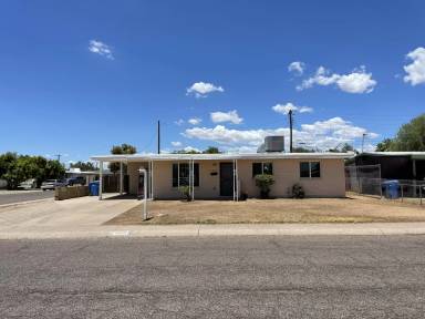 Main picture of 4930 W Clarendon Ave