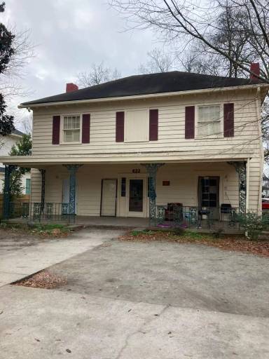 Main picture of 622 W Poplar St