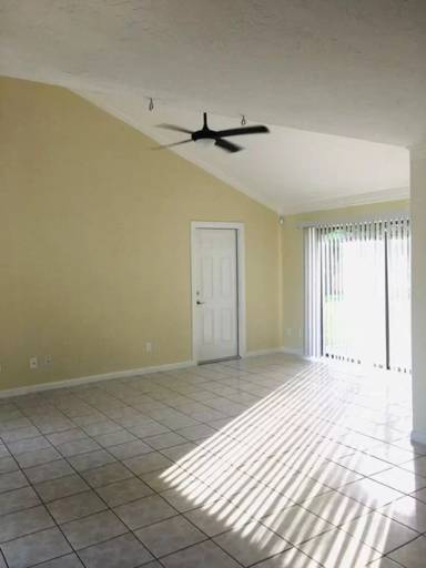 Main picture of 904 E Archer Pkwy