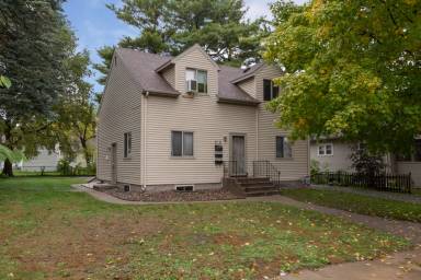 Main picture of 215 10th st SE