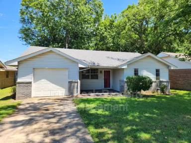 Main picture of 924 Crestview St