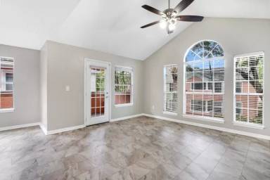 Main picture of 1125 Crystal Way