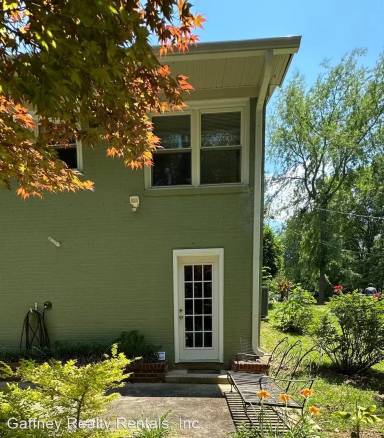 Main picture of 100 Forest Lane Dr