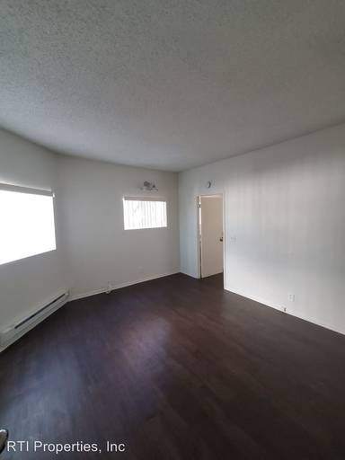 Main picture of 236 W 14th St