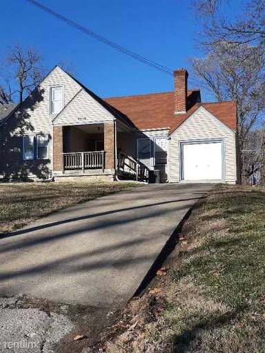 Main picture of 2216 E 72nd St