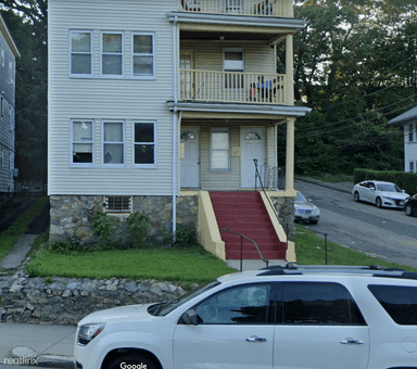 Main picture of 687 River St