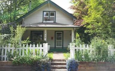 Main picture of 2156 Harris St