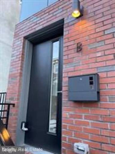 Main picture of 355 W Master St