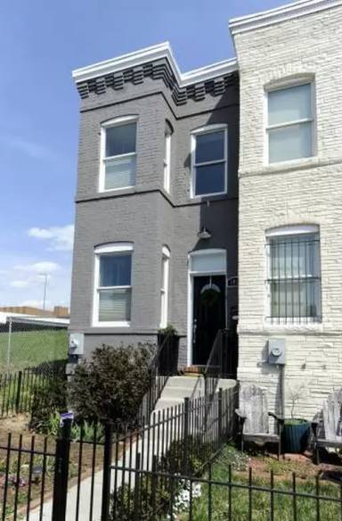 Main picture of 1012 7th St SE