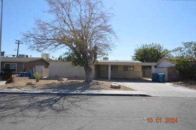 Main picture of 2825 Kings Way