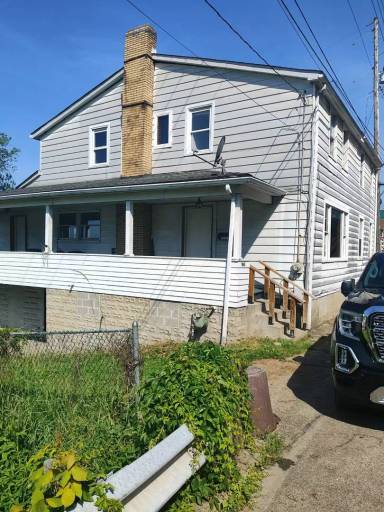 Main picture of 121 Oak Ave