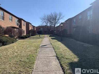 Main picture of 1225 King Ave