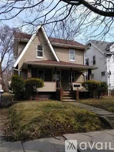 Main picture of 657 Sanford Ave