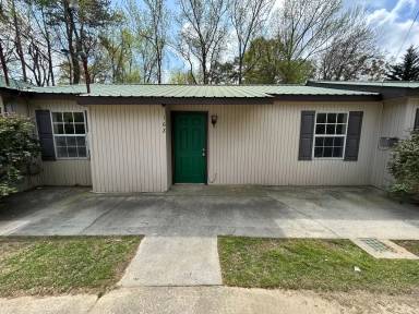 Main picture of 154 Bennett Cir