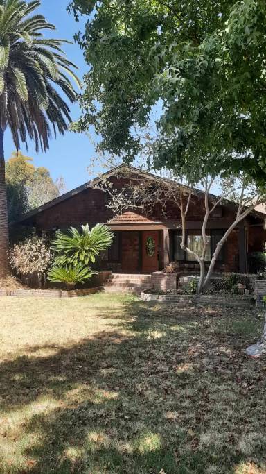 Main picture of 985 E North Bear Creek Dr