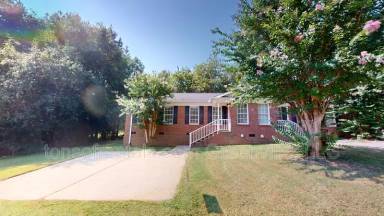 Main picture of 863 McAbee Rd